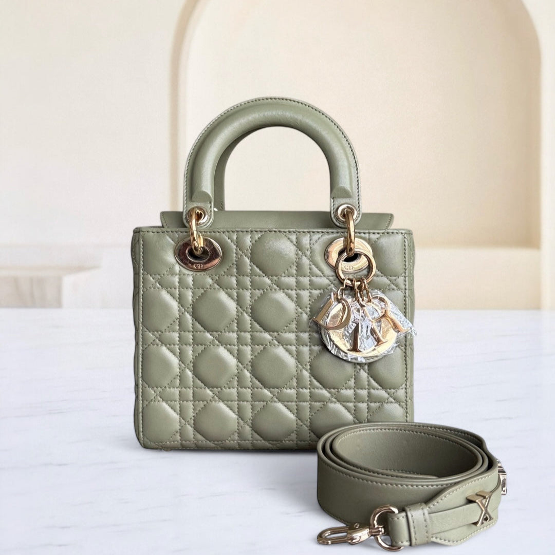 Kovancy Lady Petit rabat ABC - Cuir d'agneau Cannage vert avocat, quincaillerie dorée MyABC