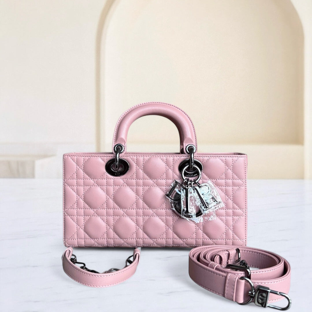 Kovancy Lady D-Joy Medium - Cuir d'agneau Cannage Sakura Rose Noir Quincaillerie