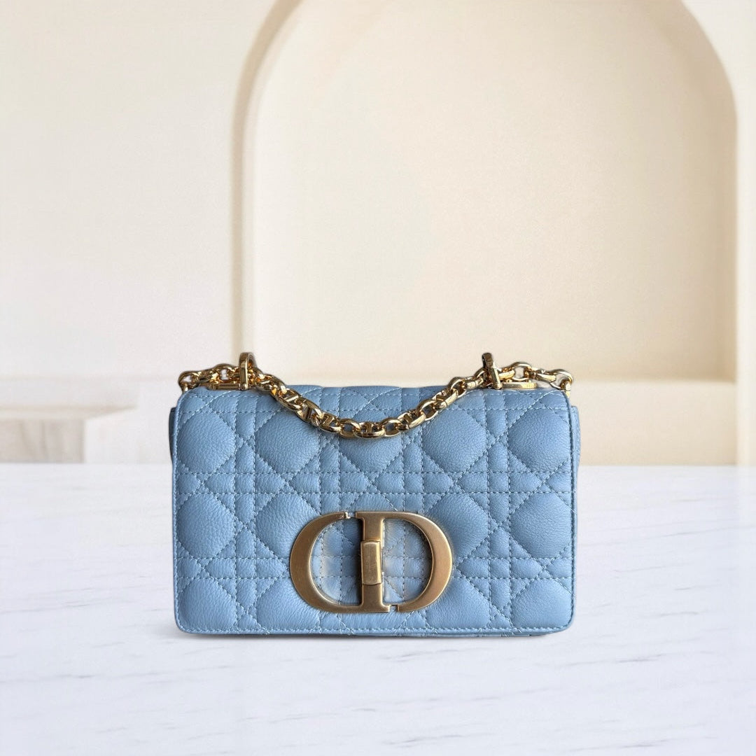 Kovancy Caro Small - Cuir de veau Cannage Haze Bleu Métal doré