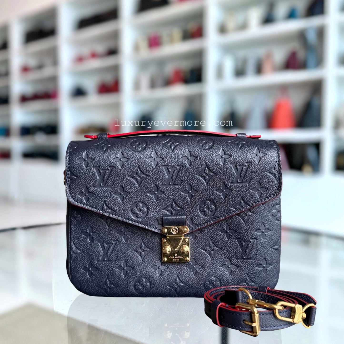 Kovancy Pochette Metis - Empreinte Monogram Marine Rouge Bleu Marine Or Quincaillerie