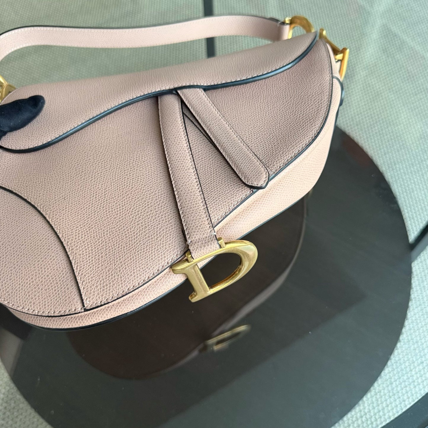 Kovancy Saddle Medium - Cuir de veau grainé Nude Rose Blush Ferrures dorées