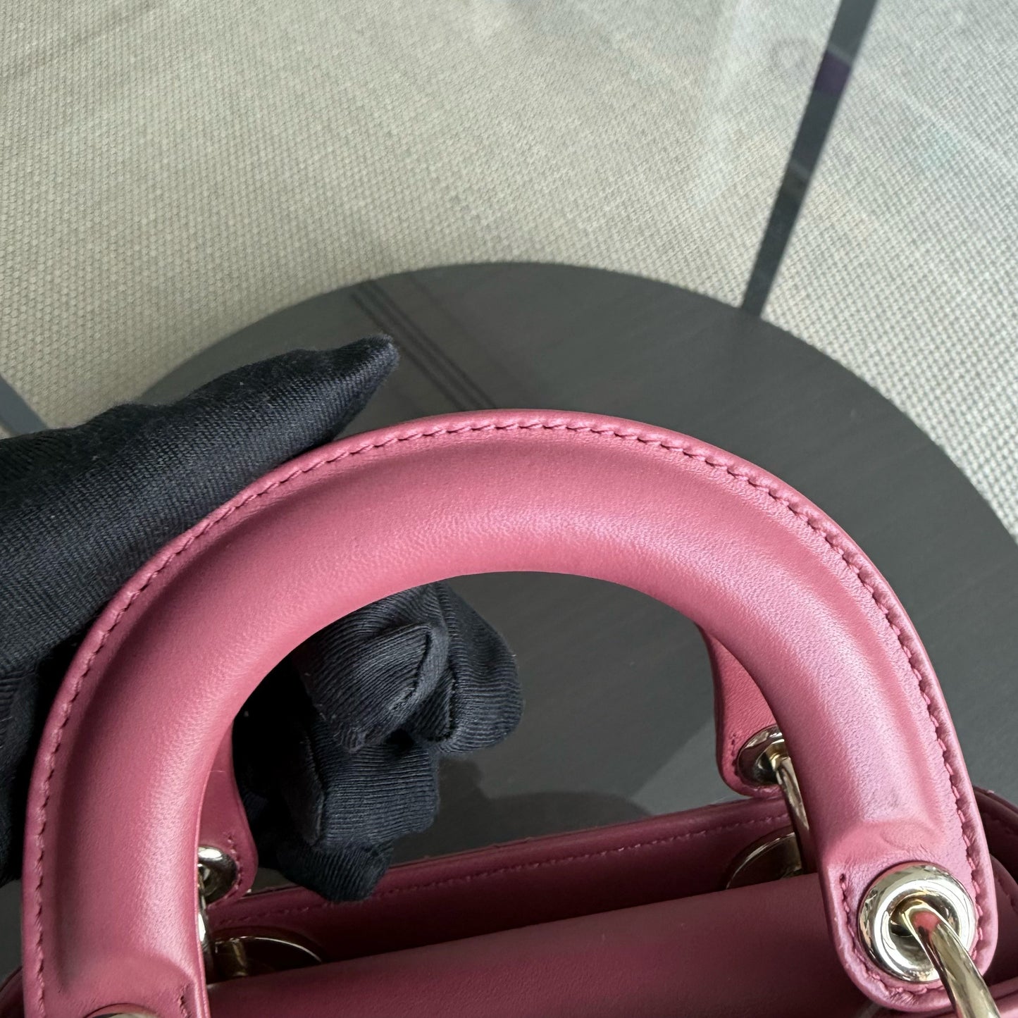 Kovancy Lady Mini - Nouvelle version du sac à rabat Cannage entièrement rose avec accessoires dorés