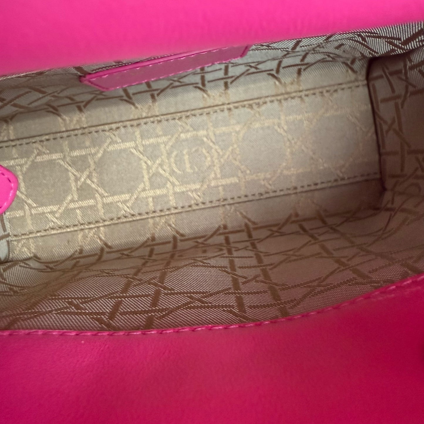Kovancy Lady Mini - Bandoulière réglable en cuir d'agneau Cannage rose vif avec quincaillerie dorée