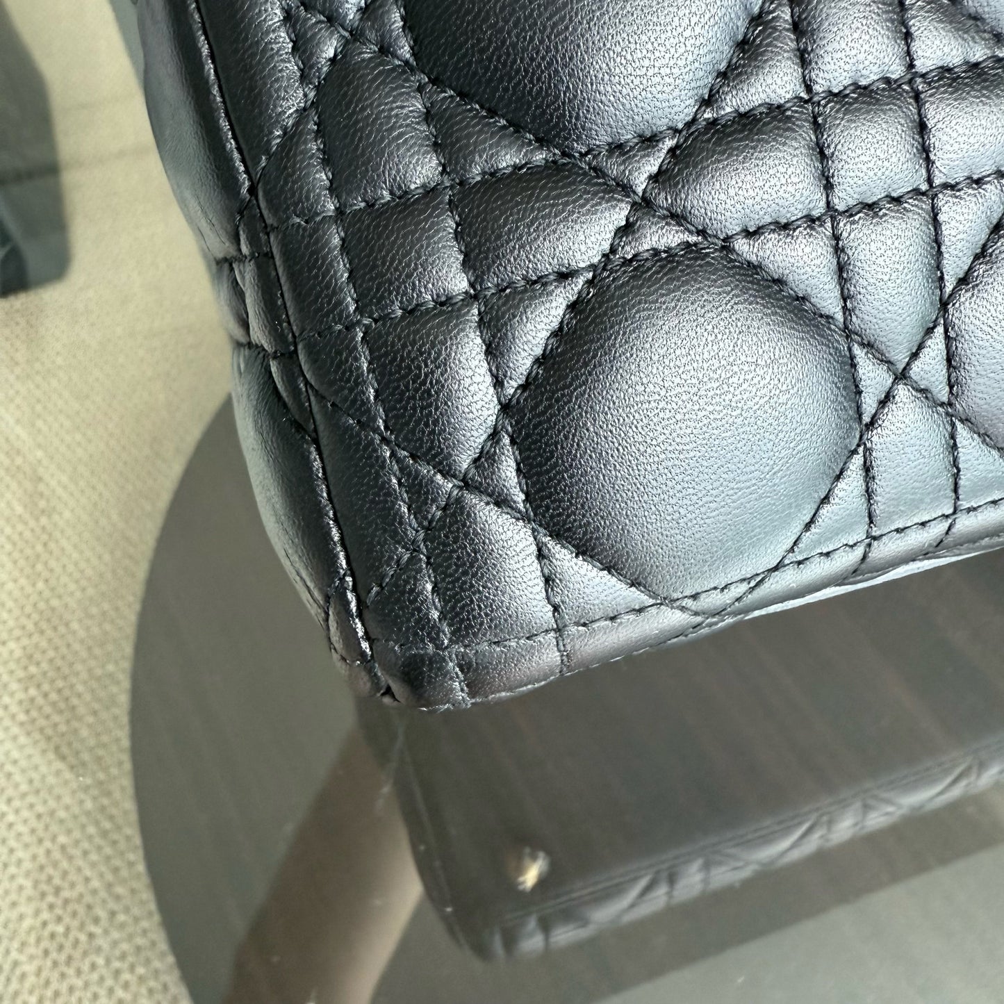 Kovancy Lady Grand - Cuir d'agneau Cannage noir Quincaillerie dorée SANS SANGLE