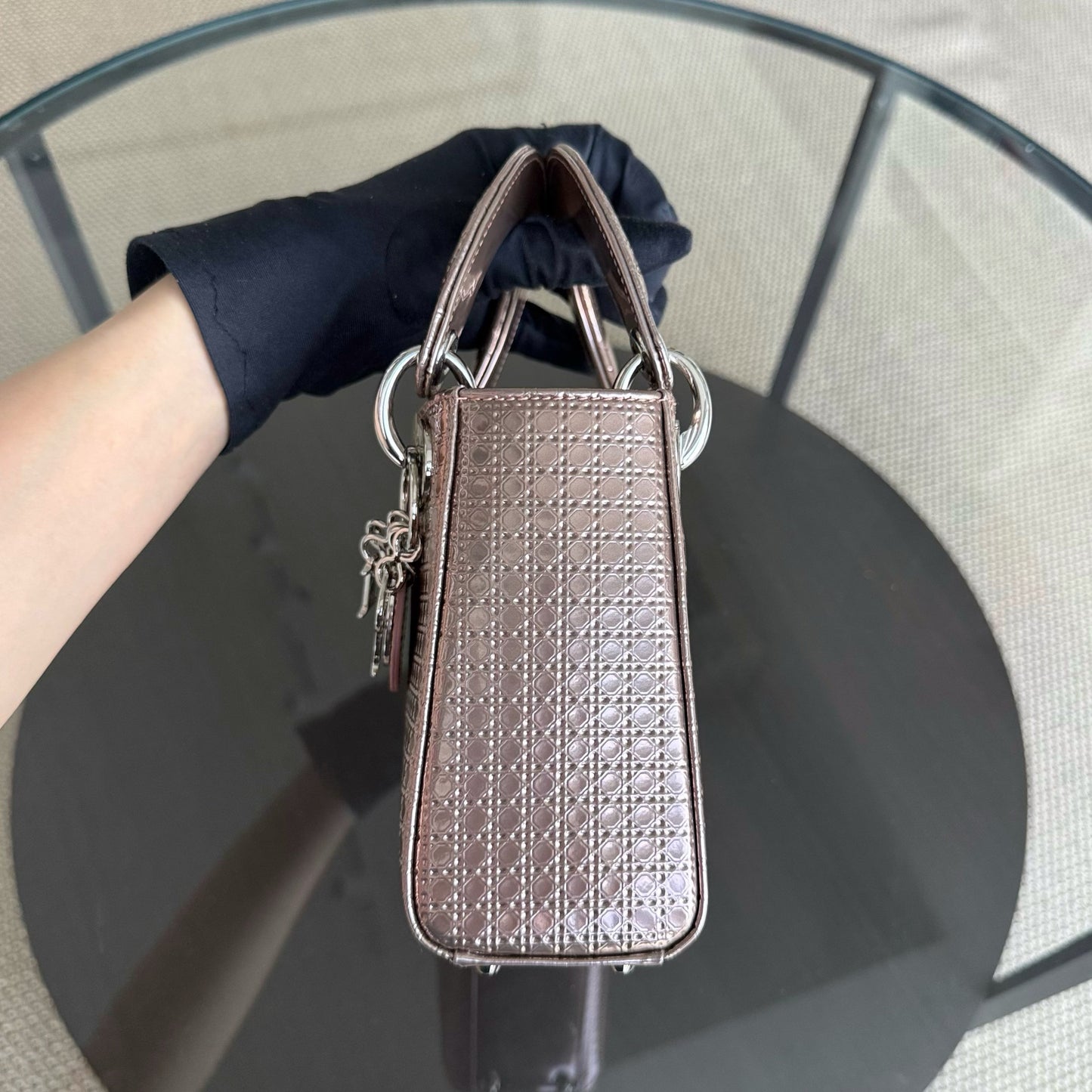 Kovancy Lady Mini - Bandoulière chaîne en cuir de veau micro-cannage métallisé or rose et métal argenté