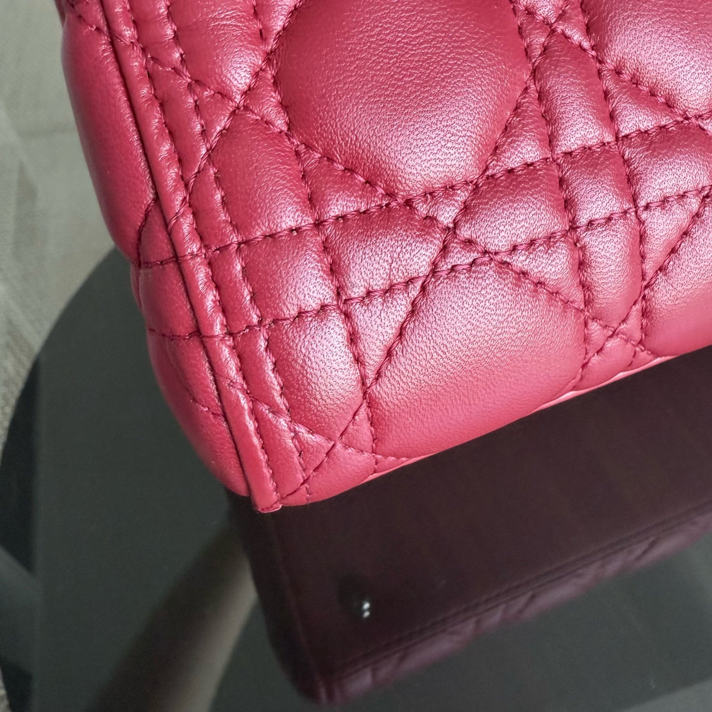 Kovancy Lady Moyen - Cuir d'agneau Cannage rouge et matériel argenté