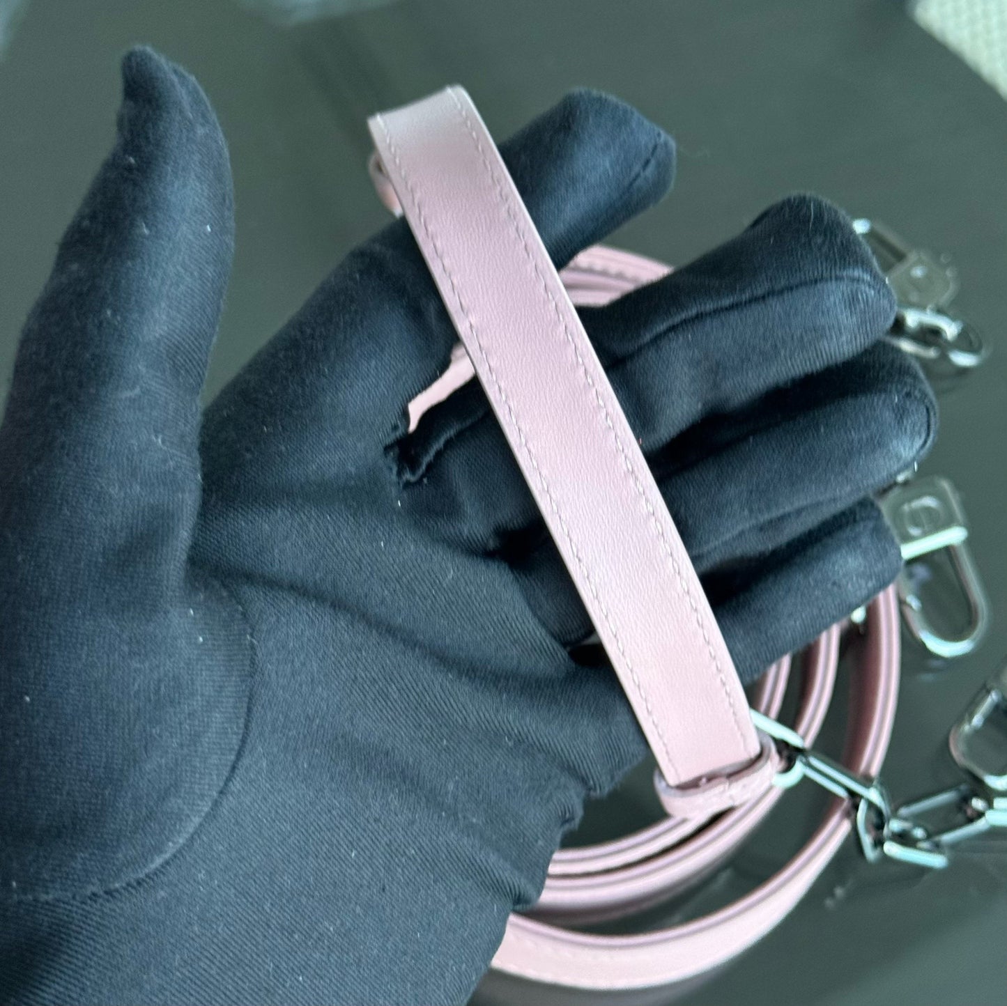 Kovancy Lady D-Joy Medium - Cuir d'agneau Cannage Sakura Rose Noir Quincaillerie
