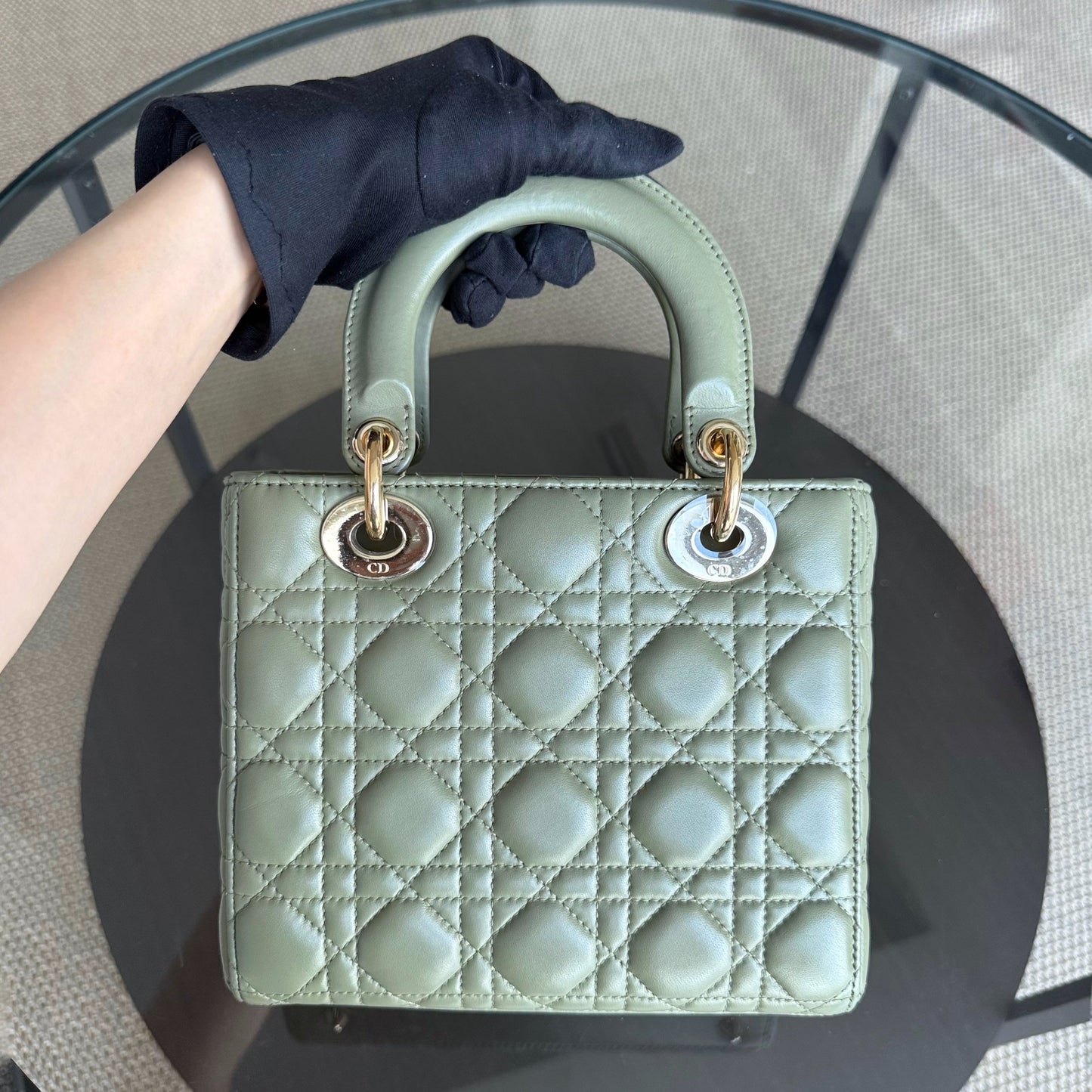 Kovancy Lady Petit rabat ABC - Cuir d'agneau Cannage vert avocat, quincaillerie dorée MyABC