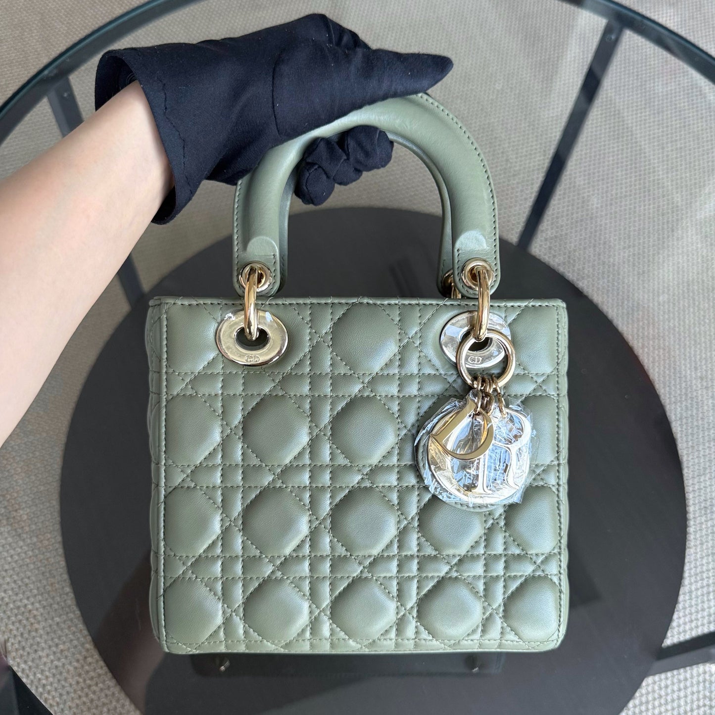 Kovancy Lady Petit rabat ABC - Cuir d'agneau Cannage vert avocat, quincaillerie dorée MyABC