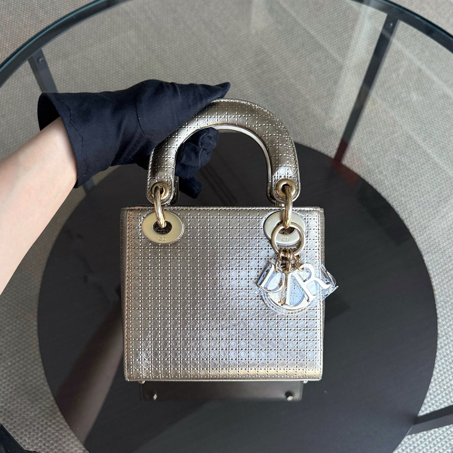 Kovancy Lady Mini - Micro Cannage Cuir de veau métallisé avec sangle réglable et quincaillerie dorée