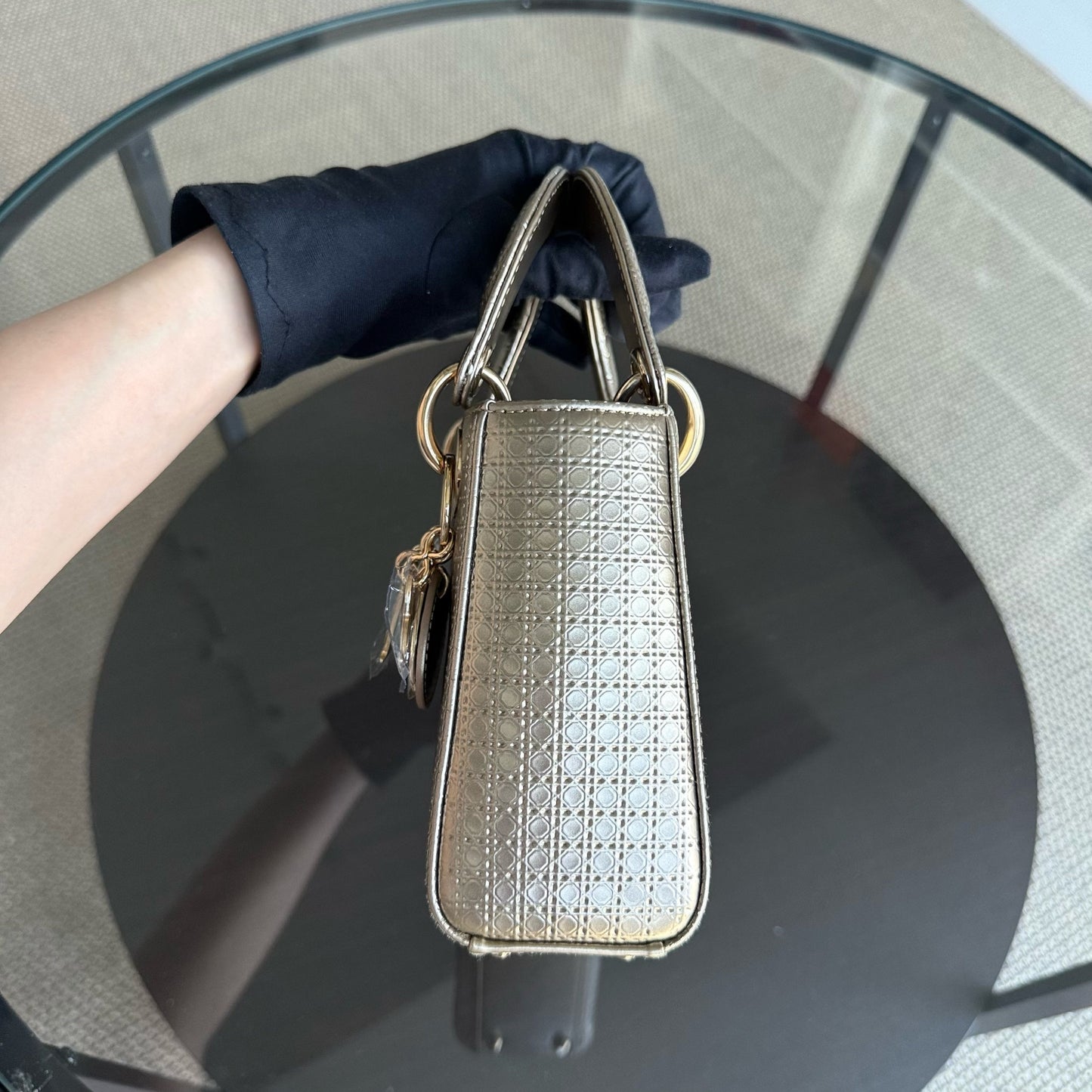 Kovancy Lady Mini - Micro Cannage Cuir de veau métallisé avec sangle réglable et quincaillerie dorée