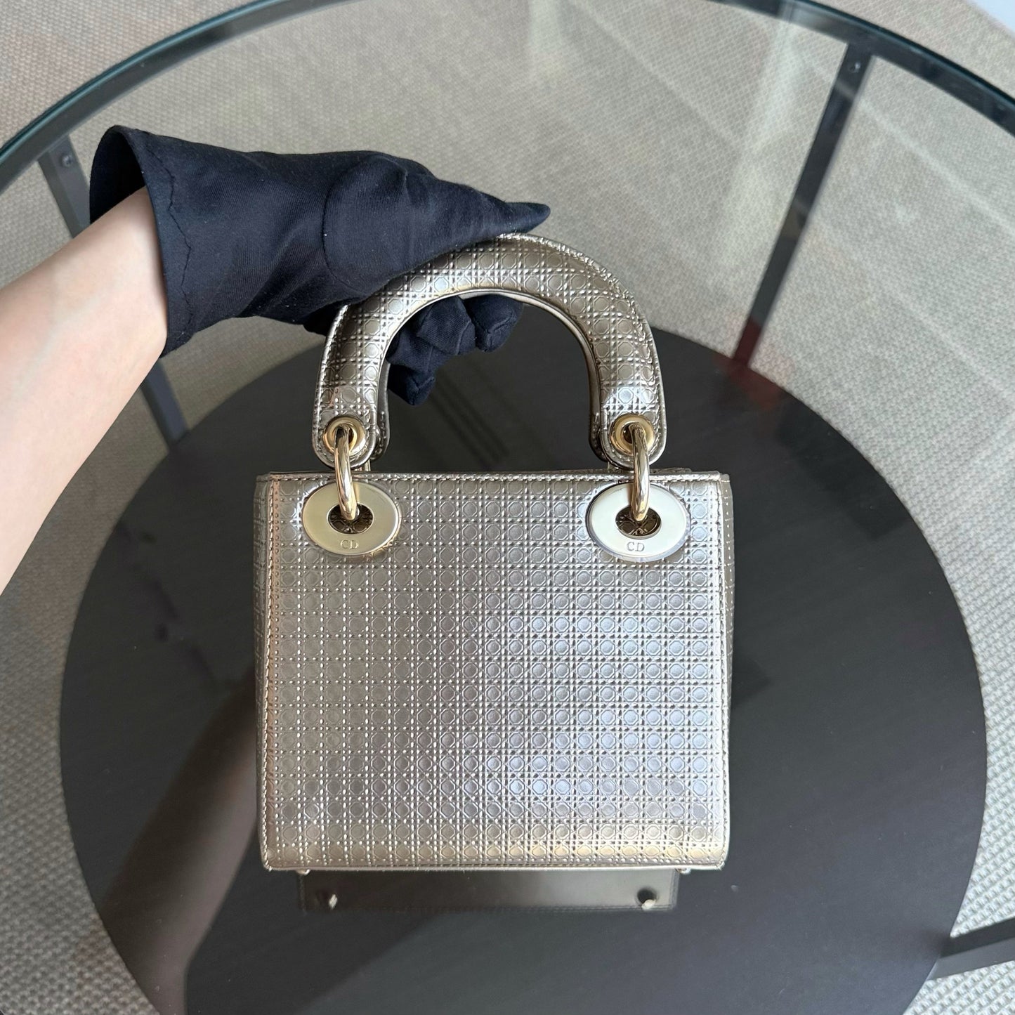 Kovancy Lady Mini - Micro Cannage Cuir de veau métallisé avec sangle réglable et quincaillerie dorée