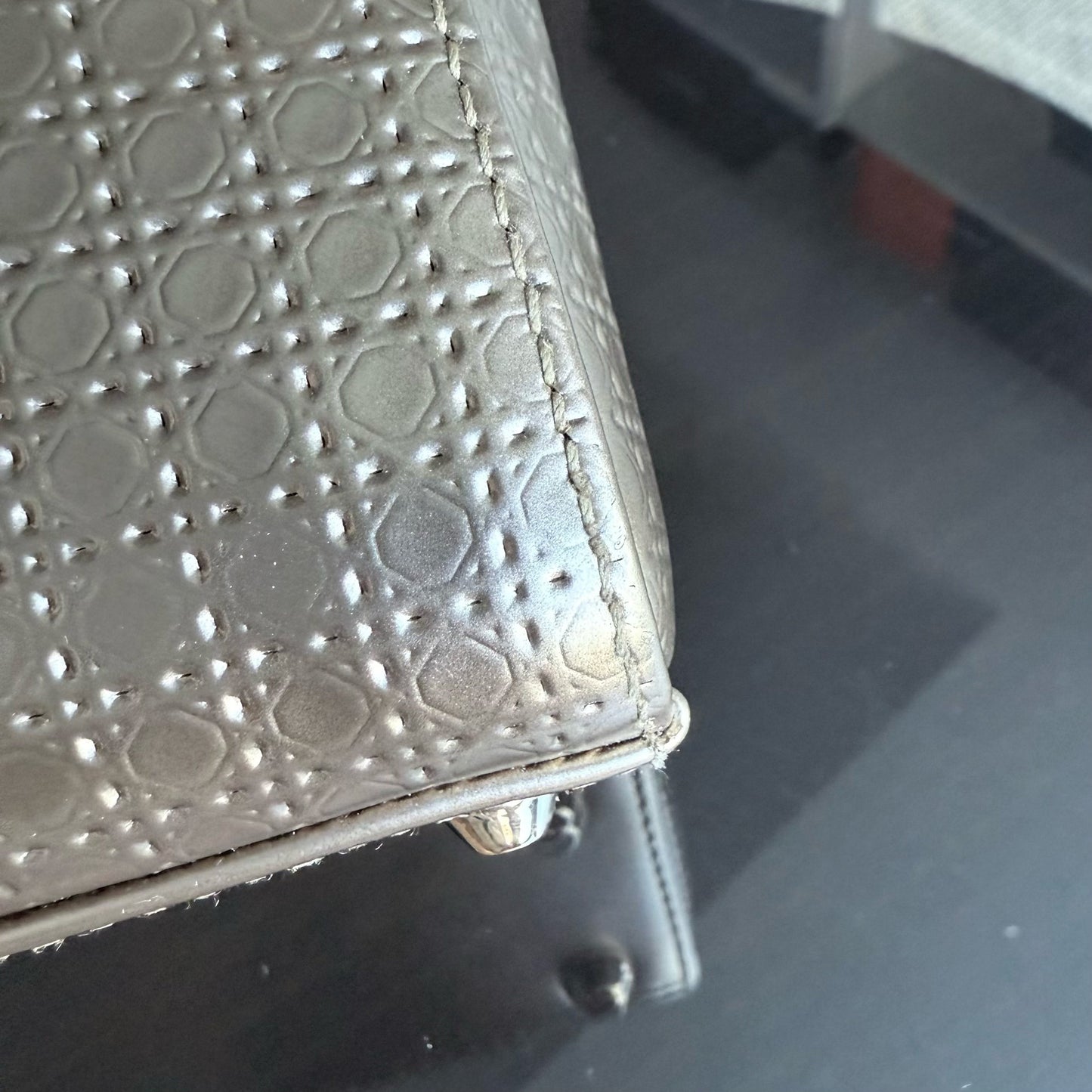 Kovancy Lady Mini - Micro Cannage Cuir de veau métallisé avec sangle réglable et quincaillerie dorée