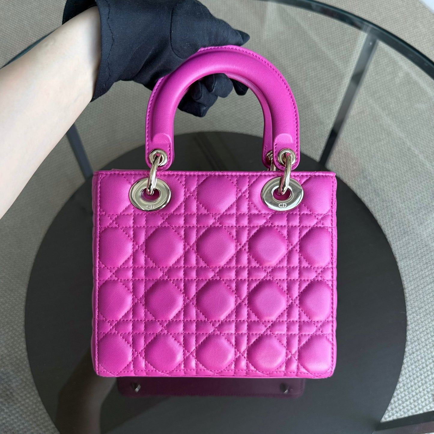 Kovancy Lady Petit rabat - Cuir d'agneau Cannage rose Barbie, finitions dorées