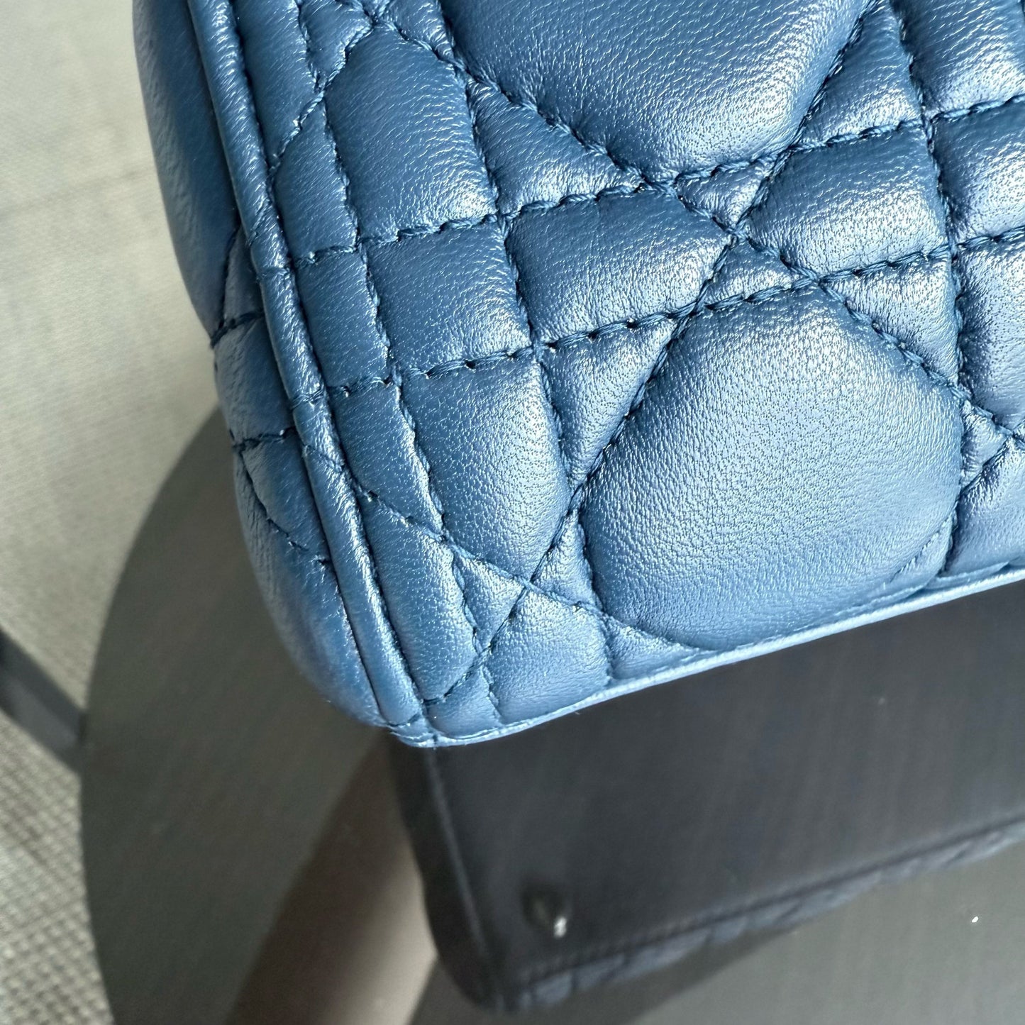 Kovancy Lady Moyen - Cuir d'agneau Cannage bleu, quincaillerie argentée