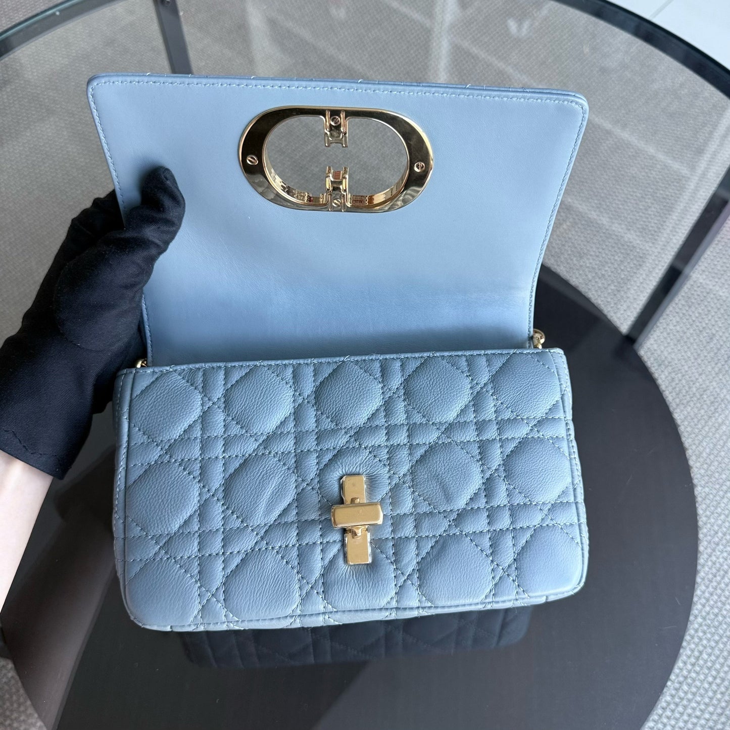 Kovancy Caro Small - Cuir de veau Cannage Haze Bleu Métal doré