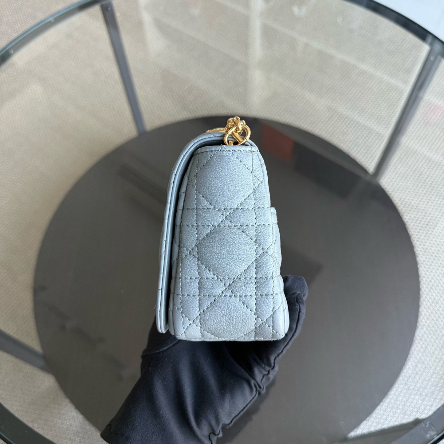 Kovancy Caro Small - Cuir de veau grainé Cannage Gris Gris Métal doré
