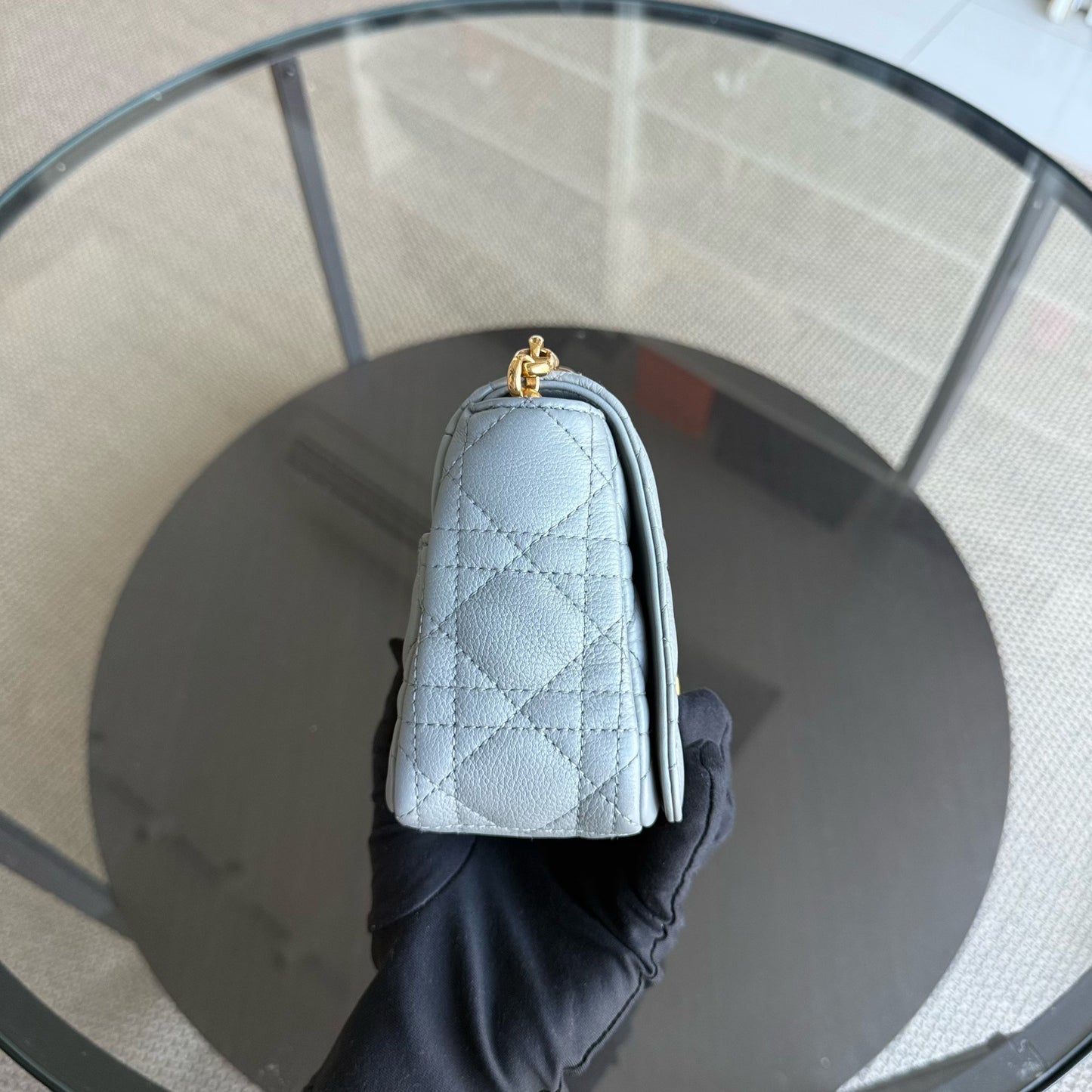 Kovancy Caro Small - Cuir de veau grainé Cannage Gris Gris Métal doré