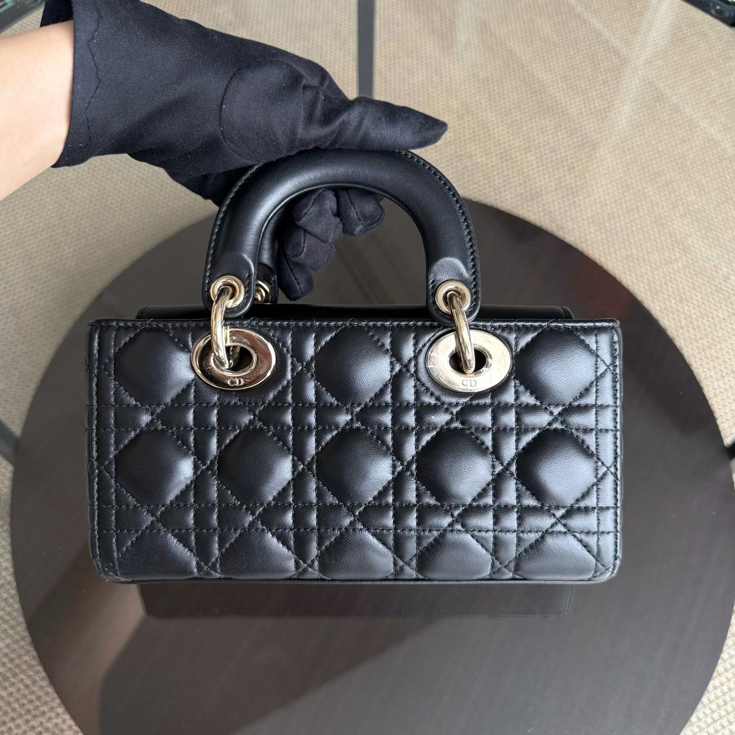 Kovancy Lady D-Joy Small - Bracelet simple en cuir d'agneau Cannage noir et doré