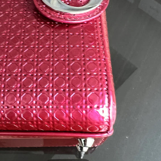 Kovancy Lady Mini - Cuir de veau micro-cannage rose métallisé, détails argentés, bandoulière ajustable