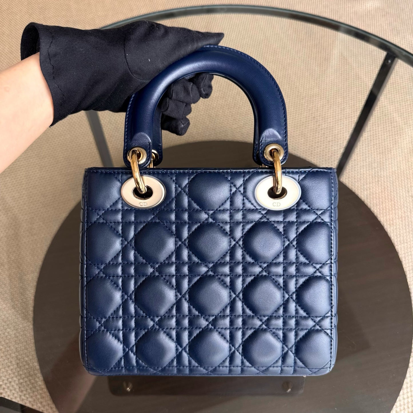 Kovancy Lady Petit rabat - Cuir d'agneau Cannage bleu foncé, quincaillerie dorée