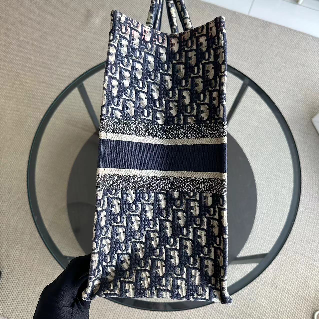 Kovancy Sac fourre-tout Book - Grand modèle en toile monogrammée bleu foncé