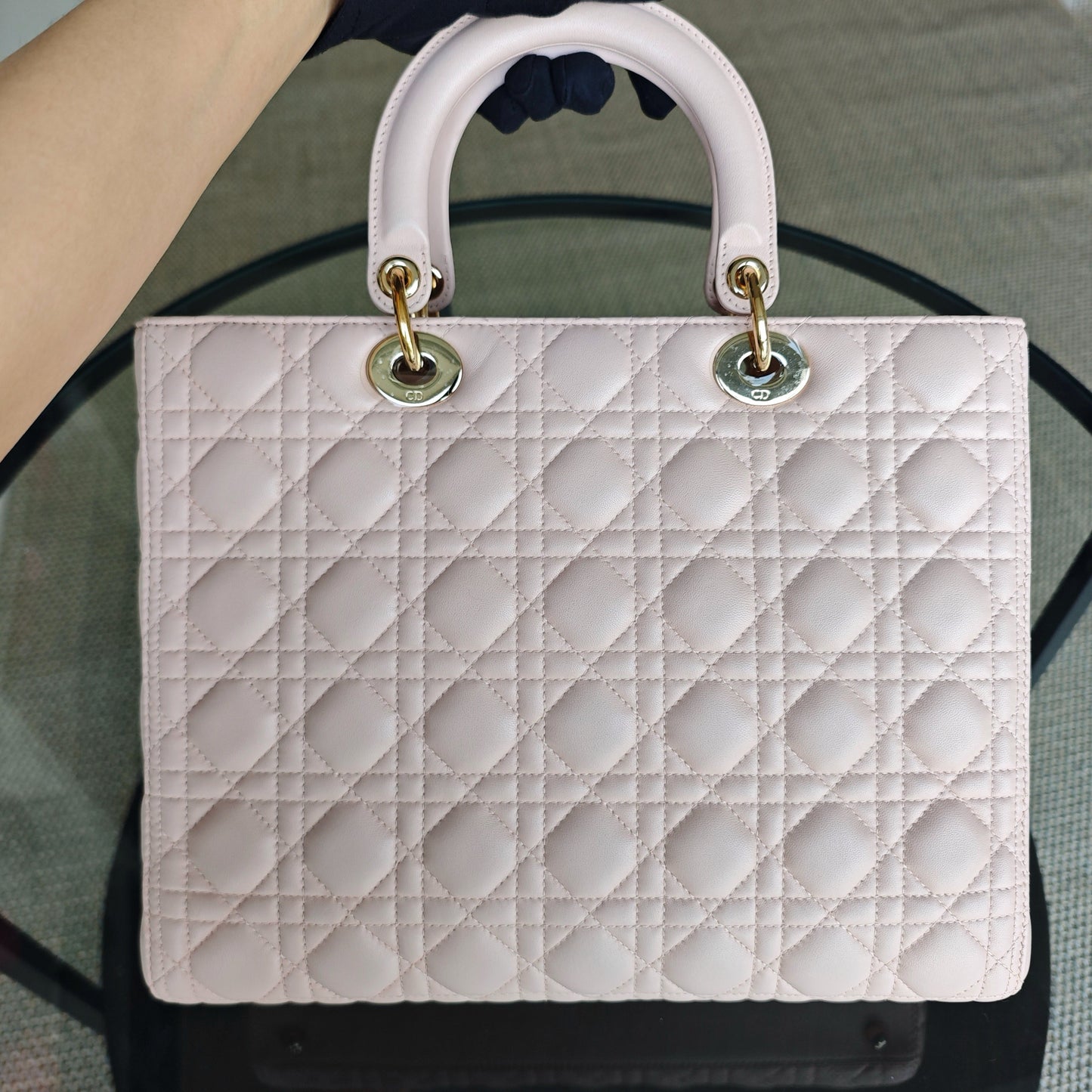 Kovancy Lady Grand modèle - Cuir d'agneau Cannage rose clair avec finitions dorées