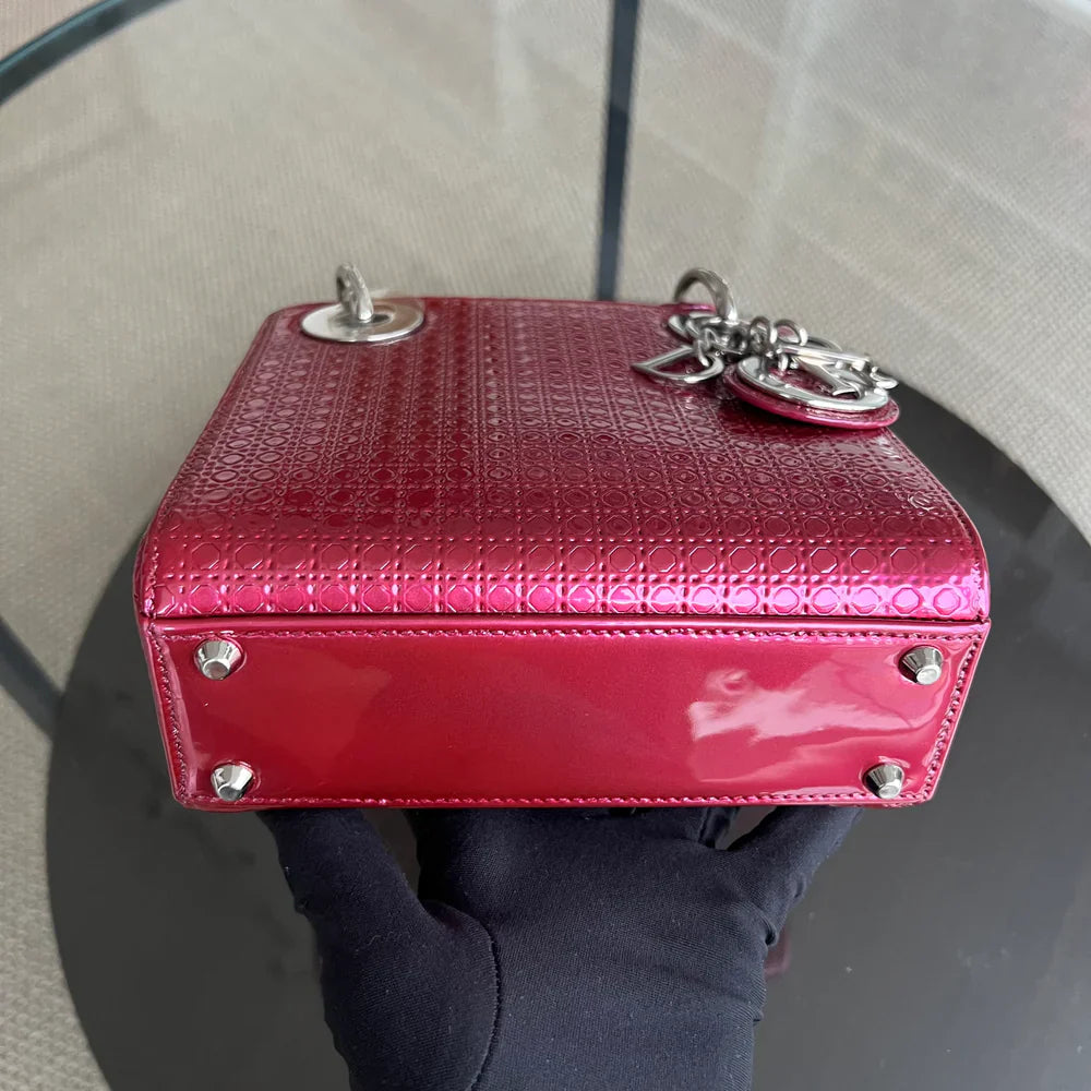 Kovancy Lady Mini - Cuir de veau micro-cannage rose métallisé, détails argentés, bandoulière ajustable