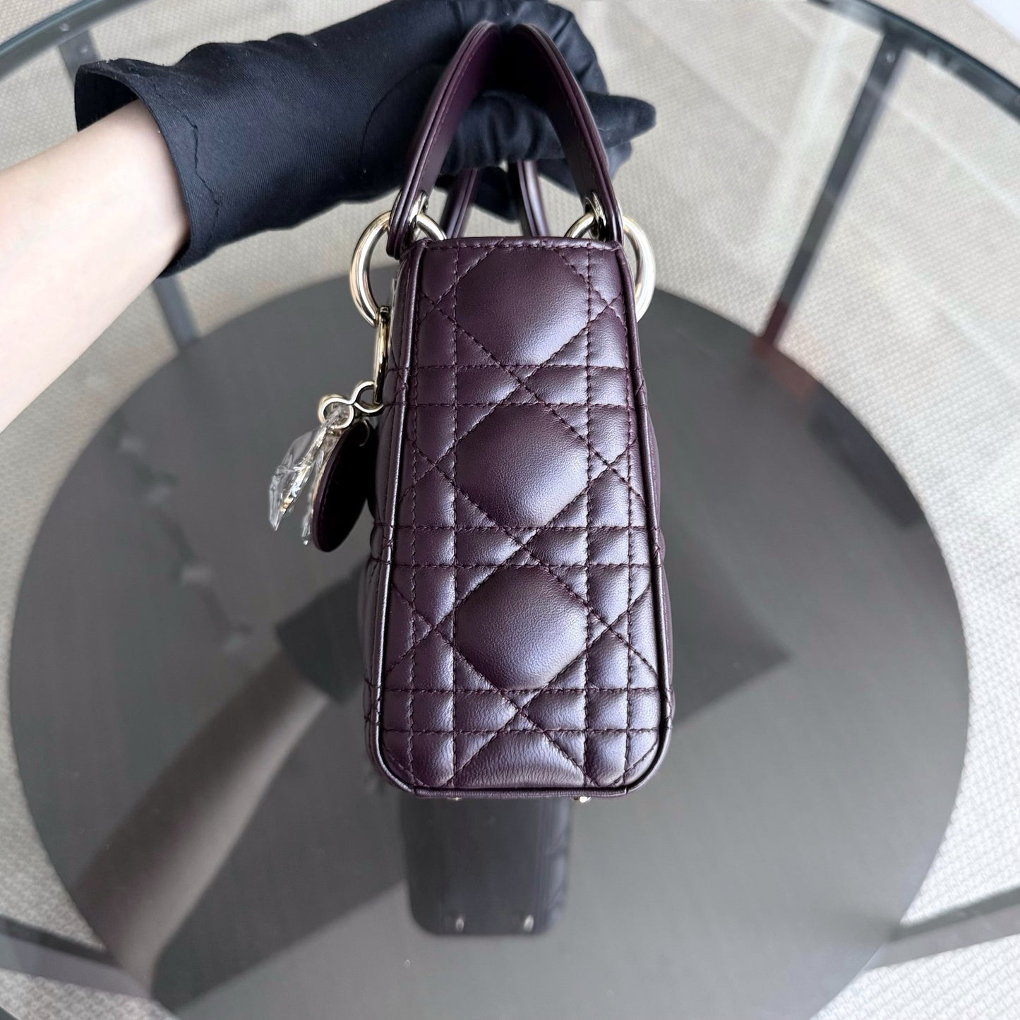 Kovancy Lady Mini - Sangle chaîne en cuir d'agneau Cannage bordeaux vin et matériel doré