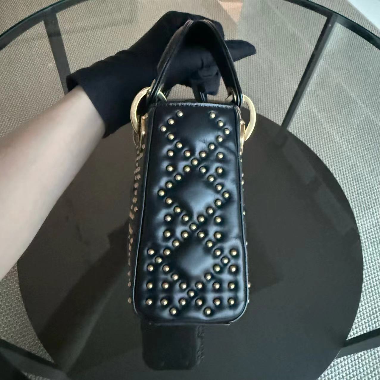 Kovancy Lady Mini sac en cuir d'agneau matelassé clouté noir avec accessoires dorés