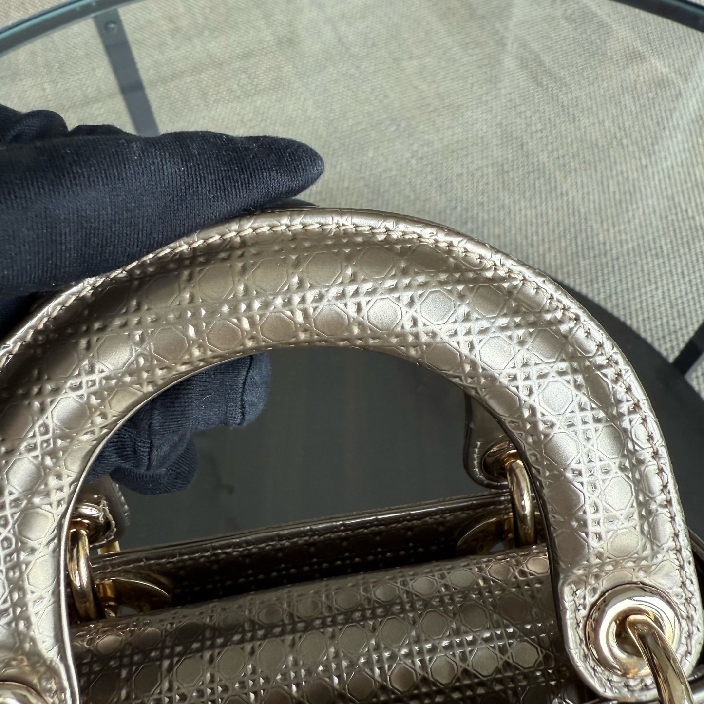 Kovancy Lady Mini - Cuir de veau micro-cannage métallisé doré, détails dorés, bandoulière ajustable