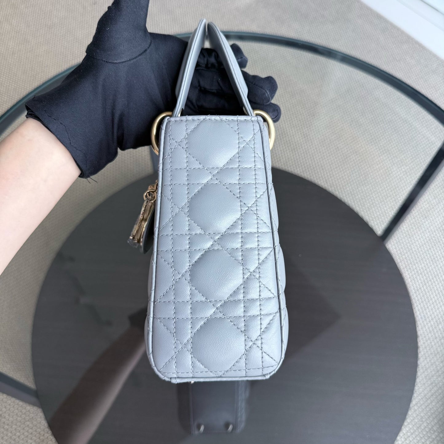 Kovancy Lady Petit - Cuir d'agneau Cannage Gris clair Quincaillerie grise et dorée
