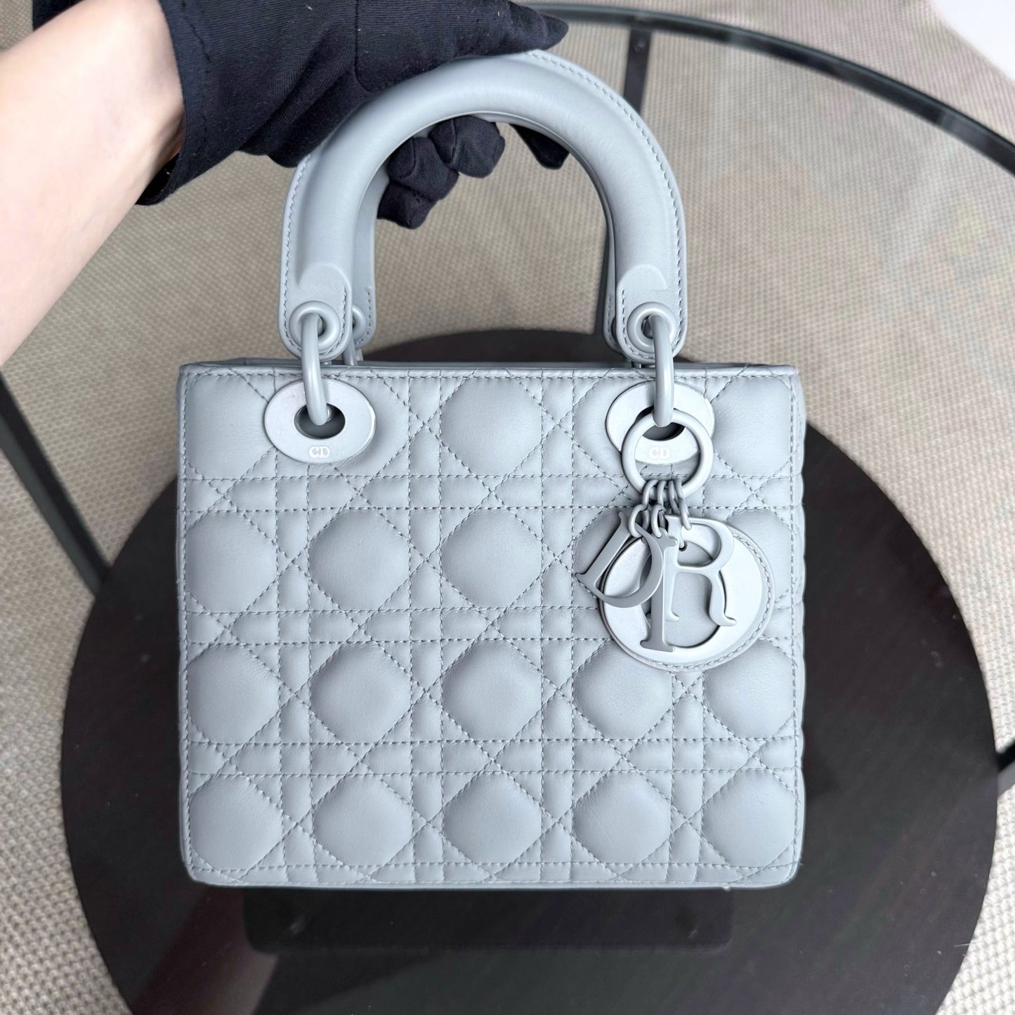 Kovancy Lady Petit modèle ABC - Cuir de veau gris Cannage entièrement gris, finitions noires