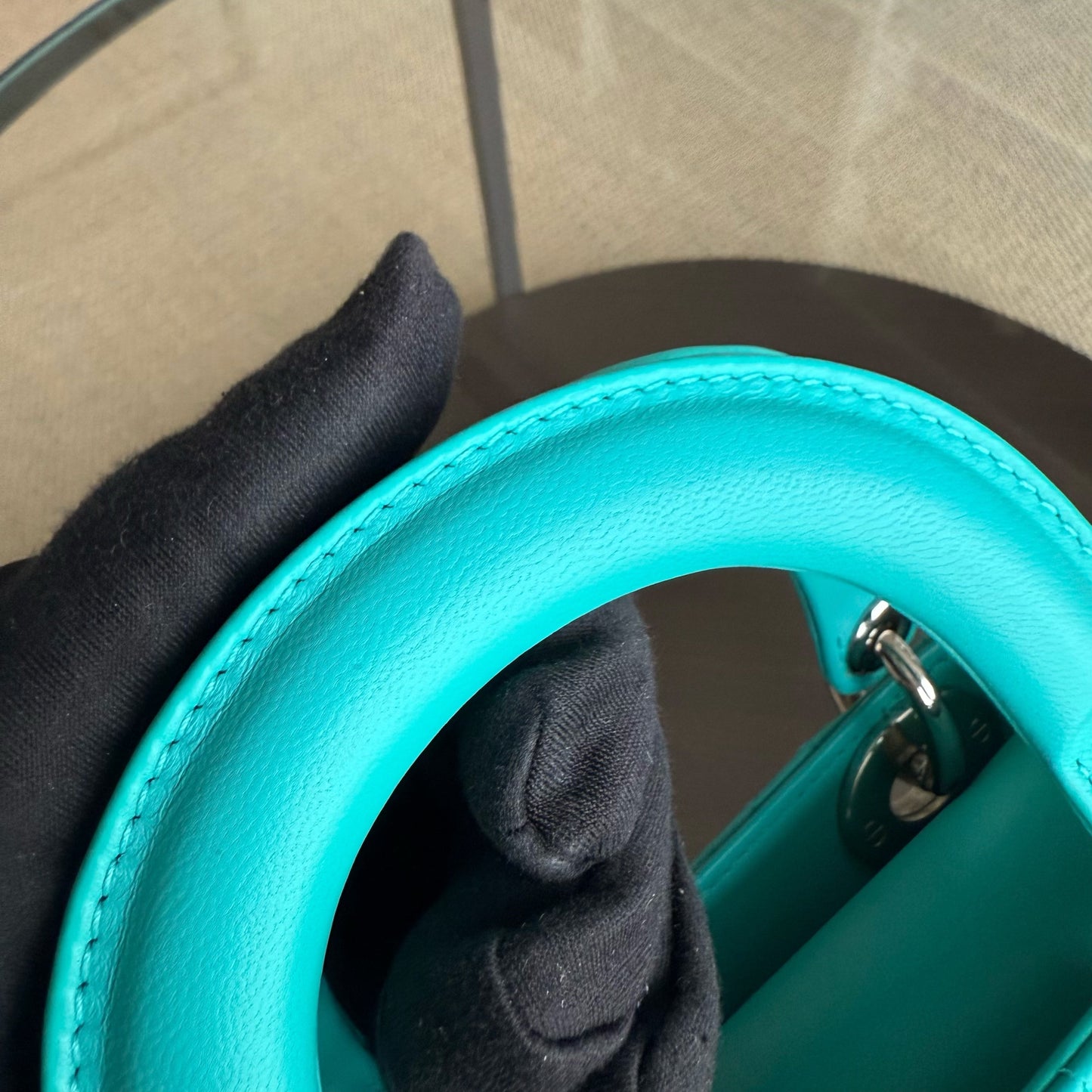 Kovancy Lady Mini - Sangle réglable en cuir d'agneau Cannage bleu cyan et matériel argenté