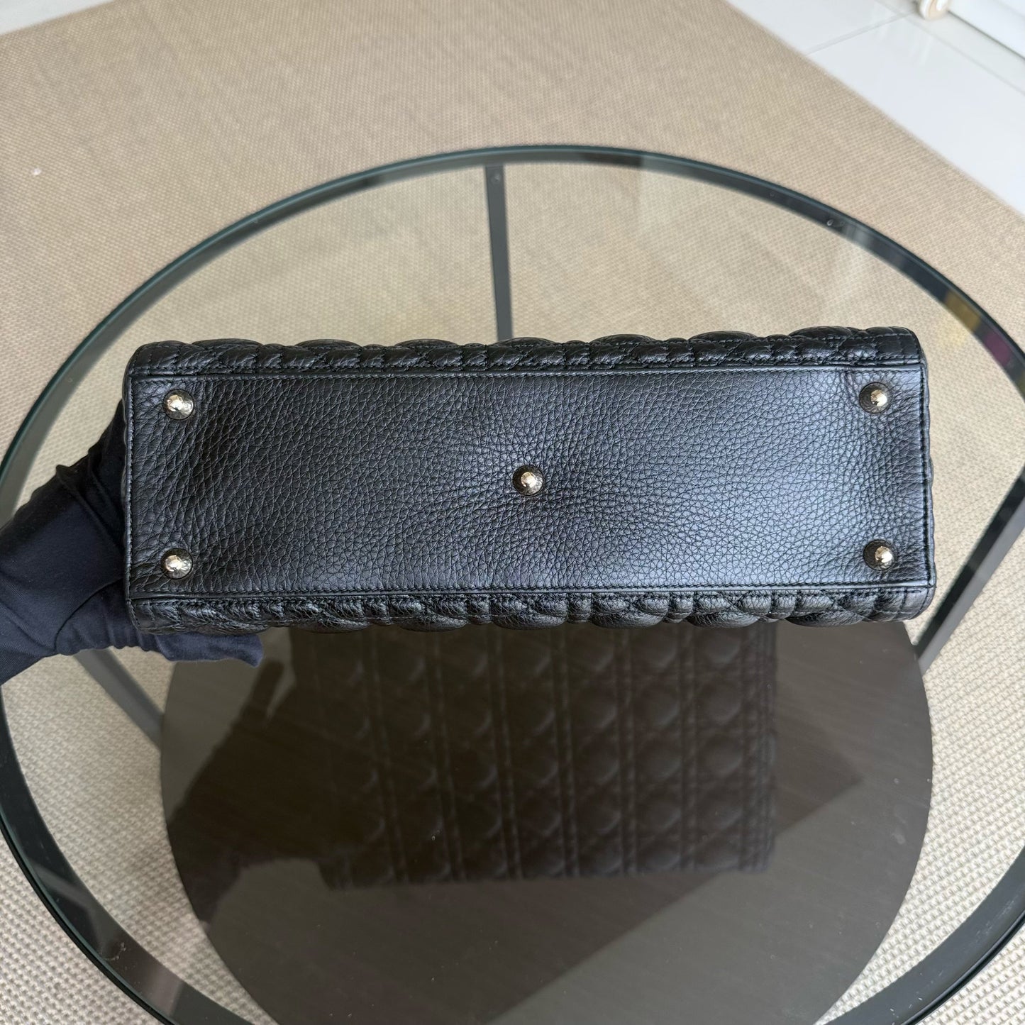 Kovancy Lady Grand rabat en cuir caviar cannage noir GHW sans bandoulière