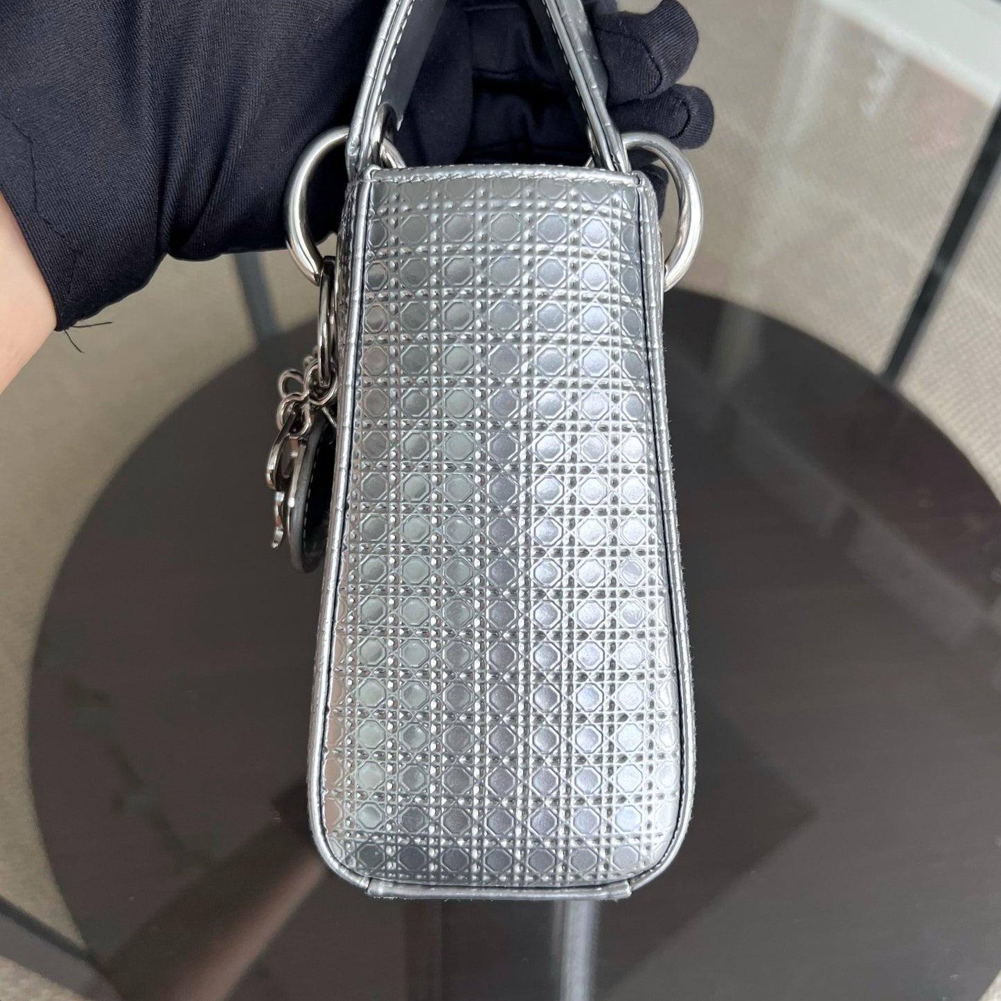 Kovancy Lady Mini - Bandoulière chaîne en cuir de veau métallisé Micro Cannage avec quincaillerie argentée