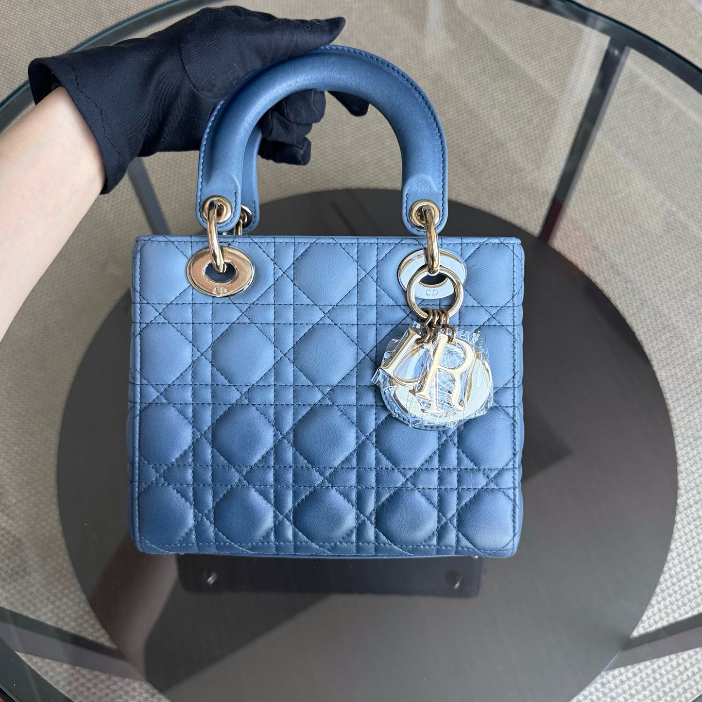 Kovancy Lady Petit rabat - Cuir d'agneau Cannage bleu, quincaillerie dorée MyABC