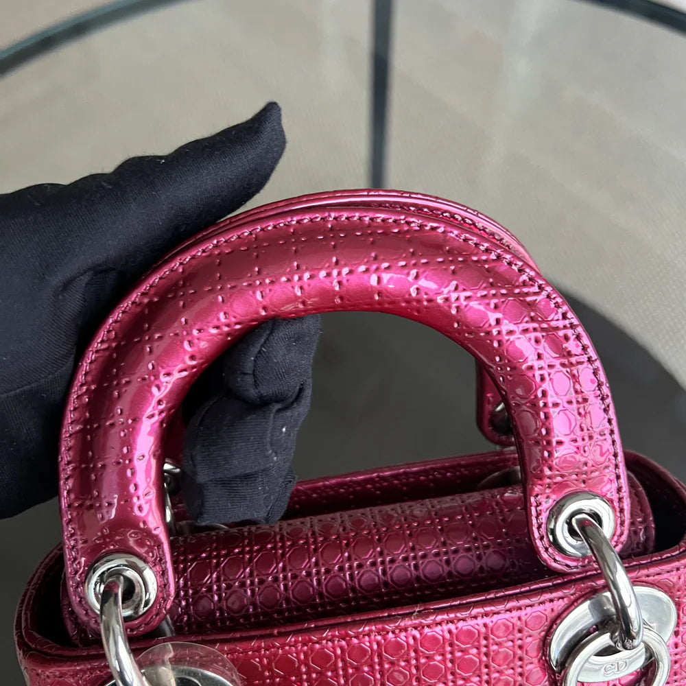 Kovancy Lady Mini - Cuir de veau micro-cannage rose métallisé, détails argentés, bandoulière ajustable