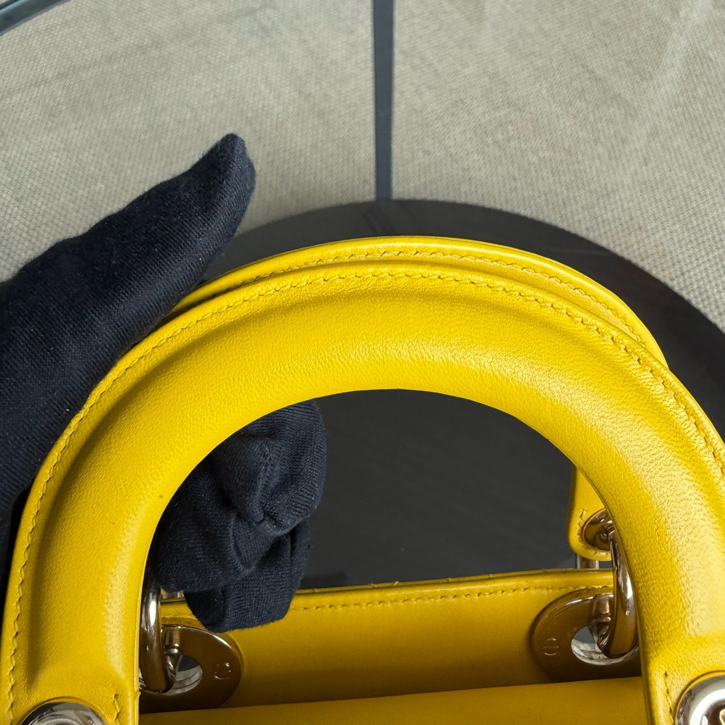 Kovancy Lady Mini - Cuir d'agneau Cannage, détails en or jaune, bandoulière ajustable