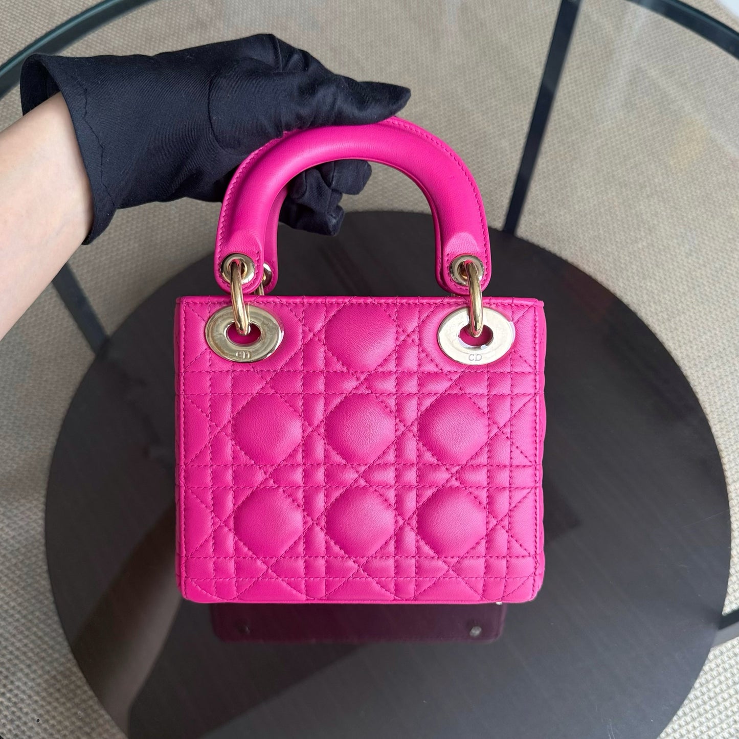 Kovancy Lady Mini - Bandoulière réglable en cuir d'agneau Cannage rose vif avec quincaillerie dorée