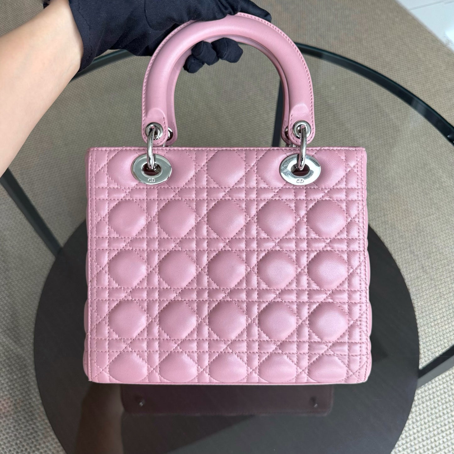 Kovancy Lady Cannage moyen en cuir d'agneau rose avec accessoires argentés