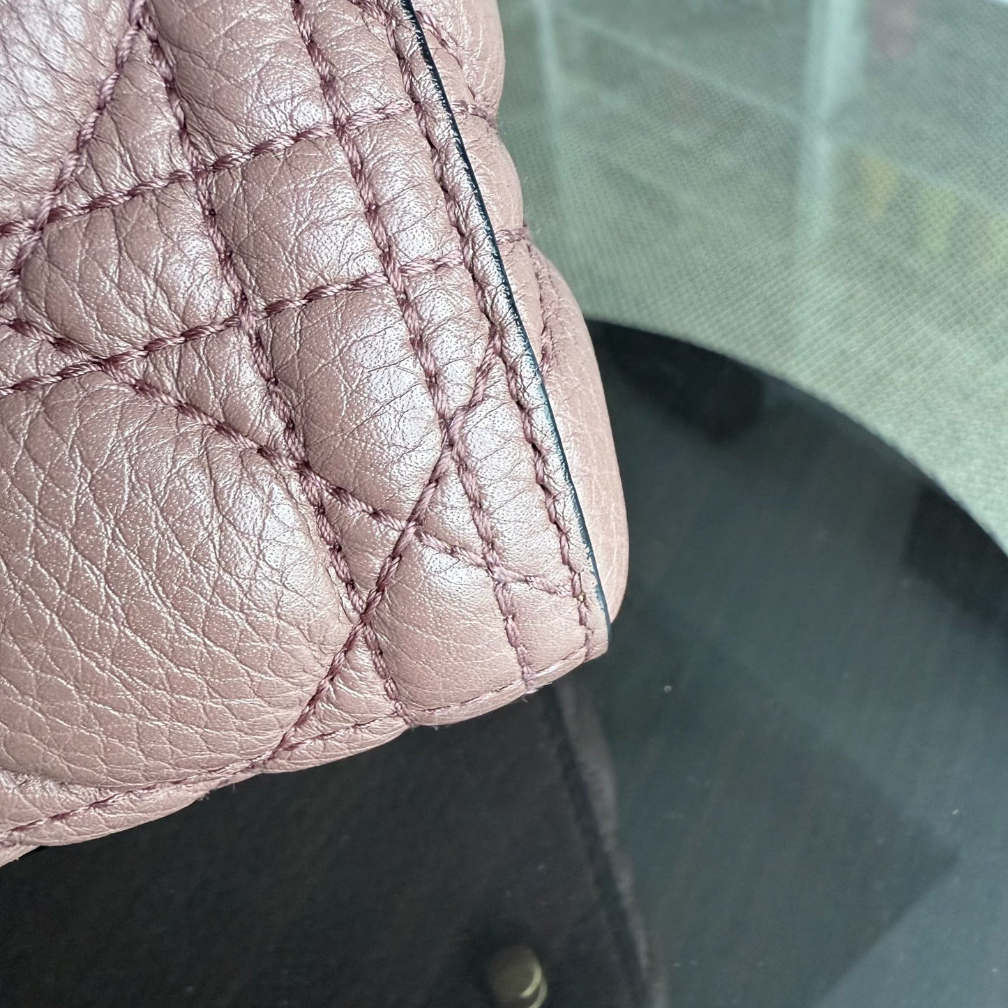 Kovancy Lady Grand modèle - Cuir de veau grainé Cannage, finitions dorées blush, sans bandoulière