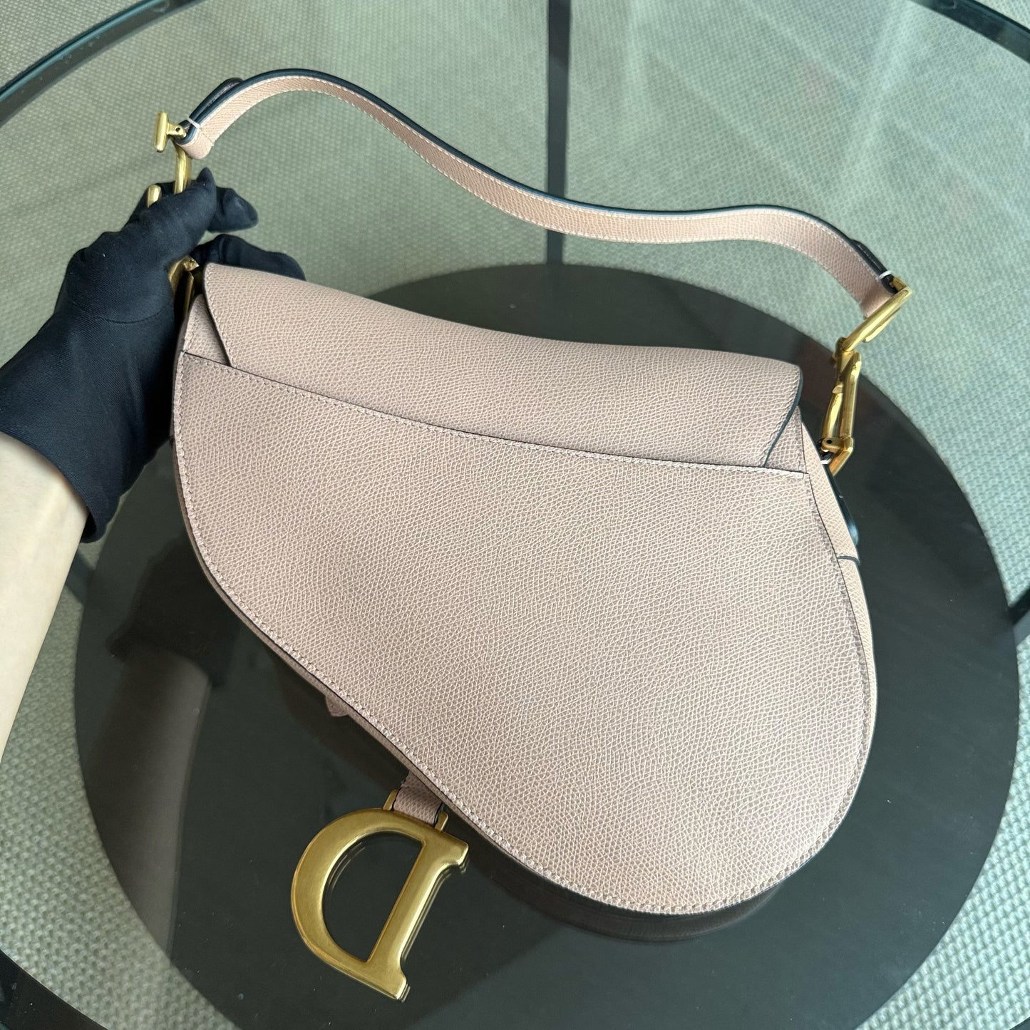 Kovancy Saddle Medium - Cuir de veau grainé Nude Rose Blush Ferrures dorées