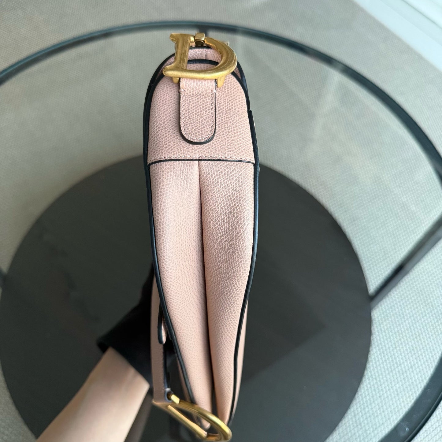 Kovancy Saddle Medium - Cuir de veau grainé Nude Rose Blush Ferrures dorées