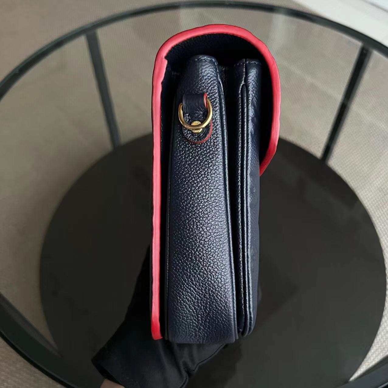 Kovancy Pochette Metis Calfskin Empreinte Marine Rouge Matériel Doré