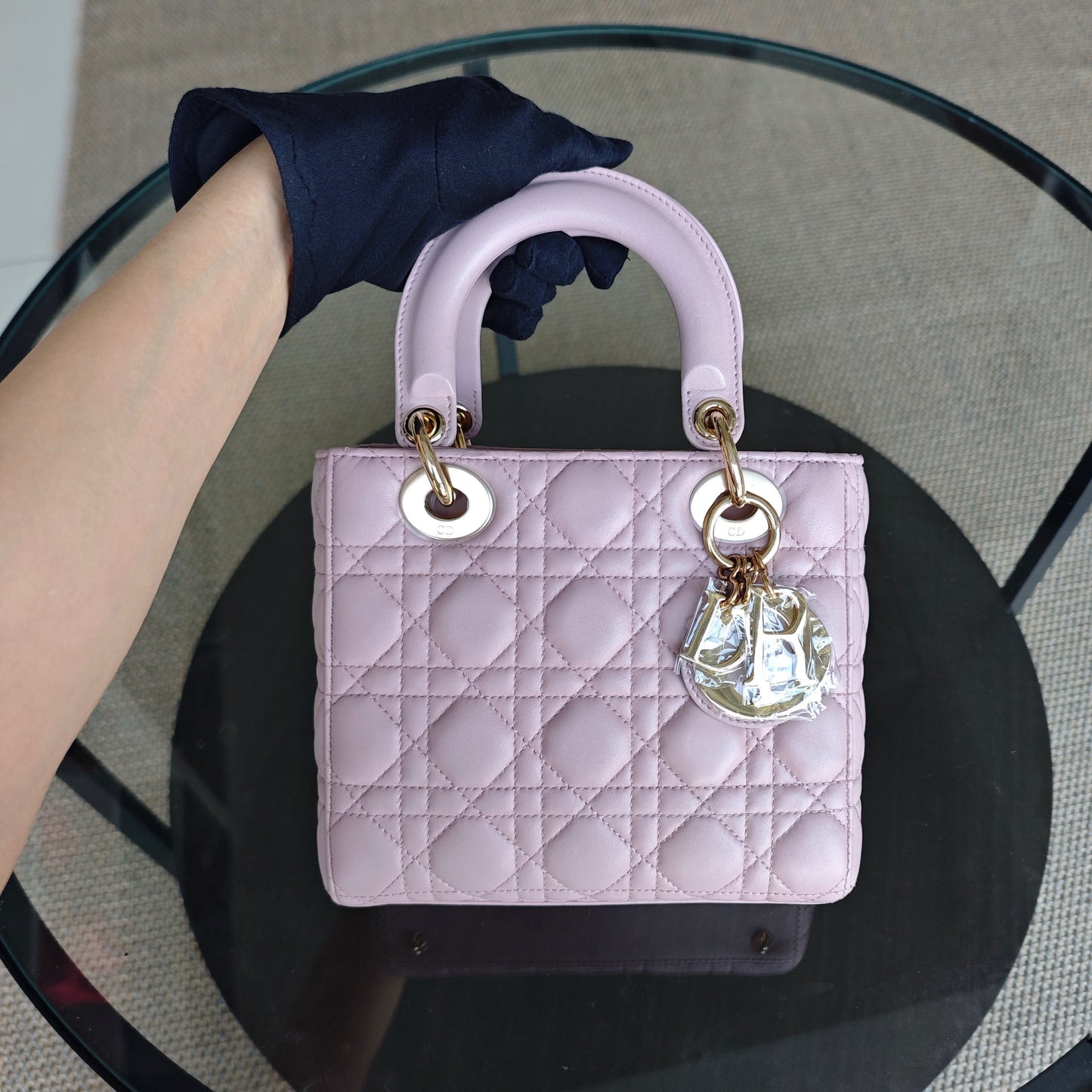 Kovancy Lady Petit modèle - Cuir d'agneau Cannage rose avec finitions dorées