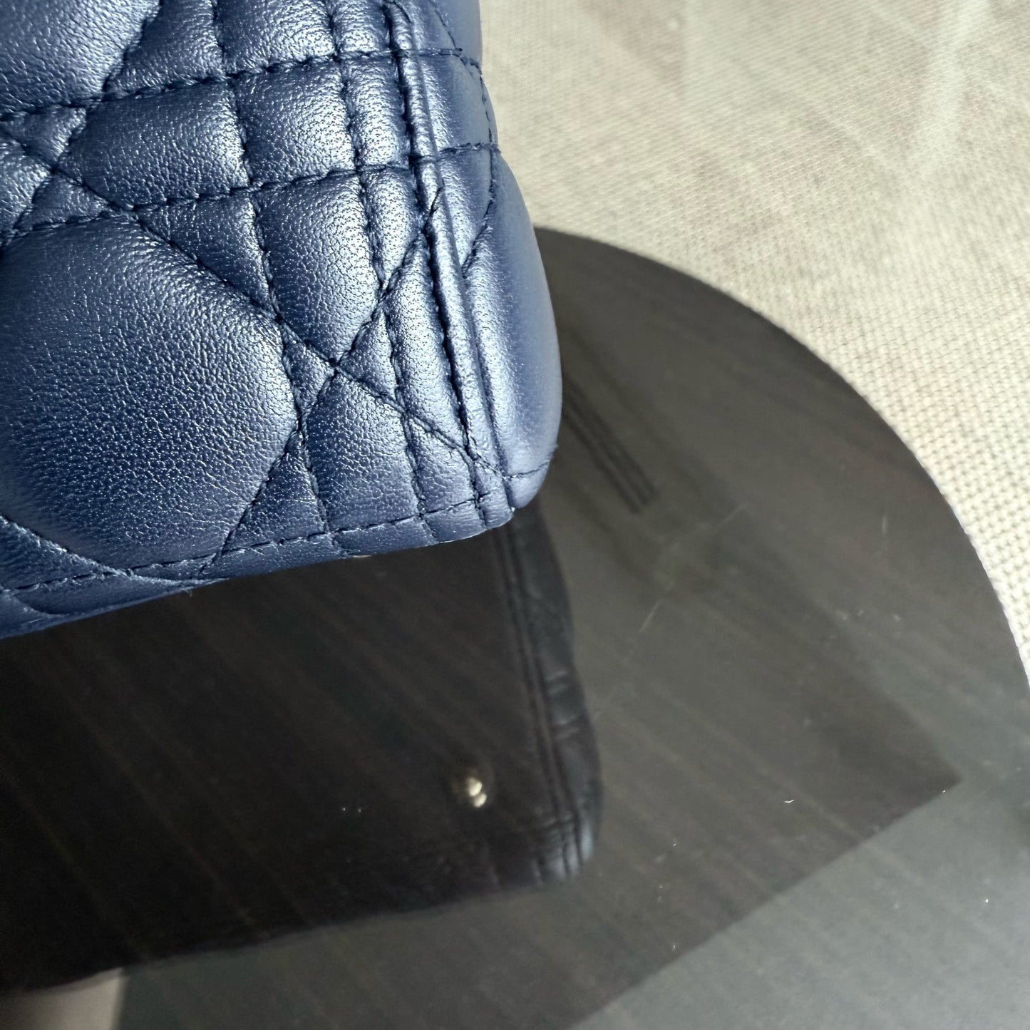 Kovancy Lady Grand rabat - Cuir d'agneau Canange bleu foncé, accessoires dorés