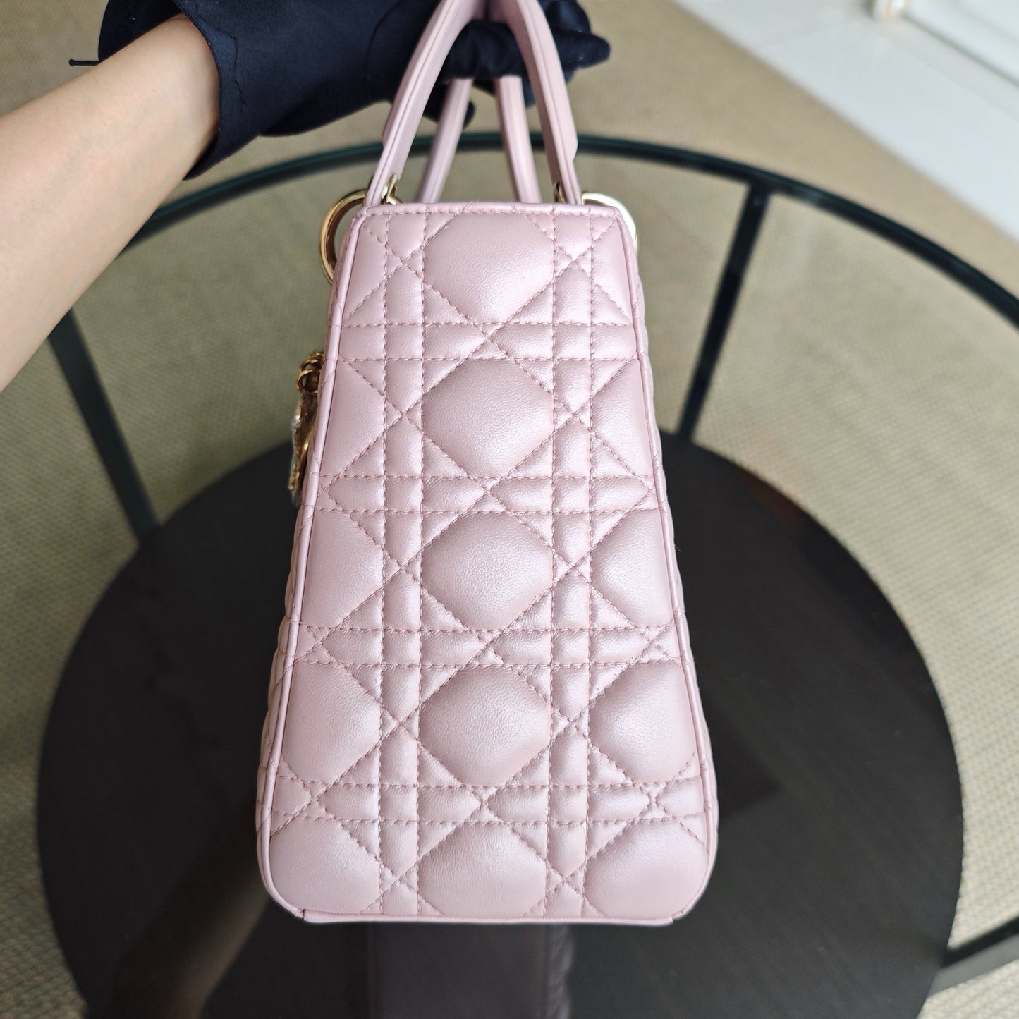 Kovancy Lady Cuir d'agneau Cannage moyen rose clair, accessoires dorés