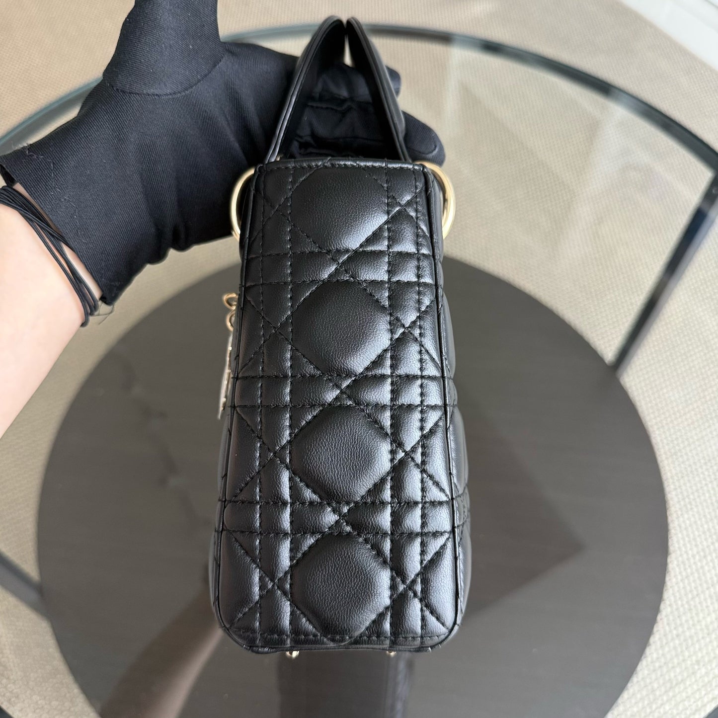 Kovancy Lady Petit modèle - Cuir d'agneau Cannage noir et matériel doré
