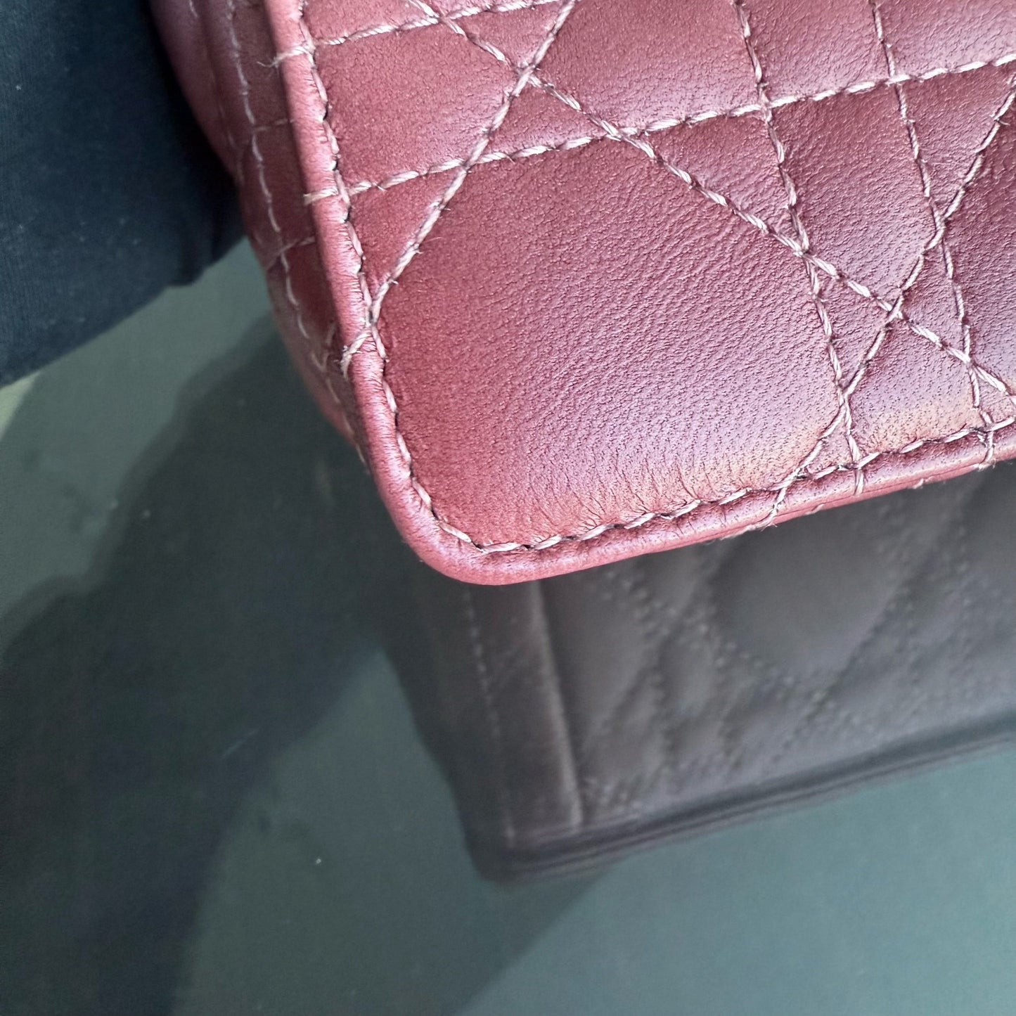 Kovancy Caro Small - Cuir de veau Cannage bicolore Accastillage or rose 20 cm